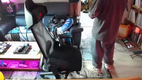 doomsy_minatozaki online show from June 15, 2026, 4:09 pm