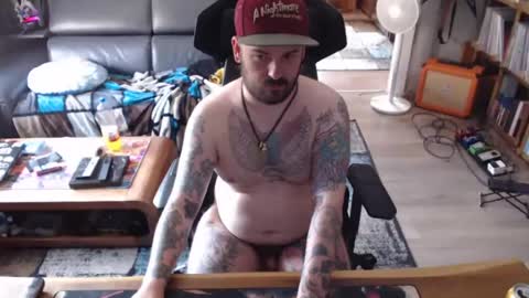 doomsy_minatozaki online show from August 4, 2026, 10:07 am