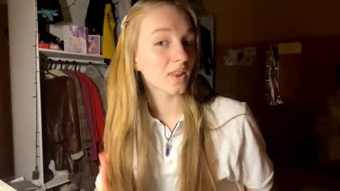 Snapshot of doreathagustave chatting on February 25, 2026, 5:22 pm Anika online show from February 25, 2026, 5:22 pm