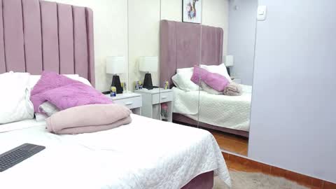 Anny online show from November 26, 2025, 1:23 pm