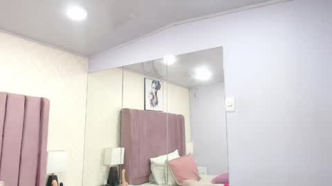 Anny online show from April 19, 2026, 2:05 pm