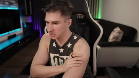 Dorian Reyes online show from February 19, 2025, 12:14 am