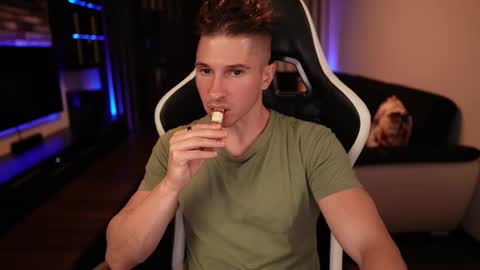 Dorian Reyes online show from September 18, 2025, 9:28 pm