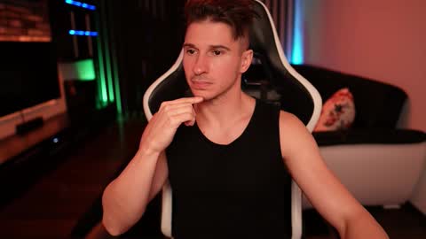 Dorian Reyes online show from October 21, 2025, 7:58 pm