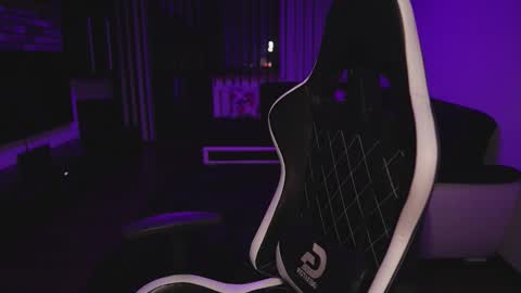 Dorian Reyes online show from October 30, 2025, 12:45 am