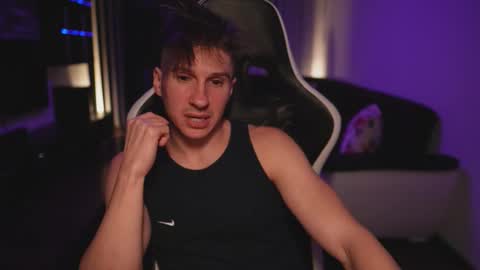 Dorian Reyes online show from November 14, 2025, 1:26 am