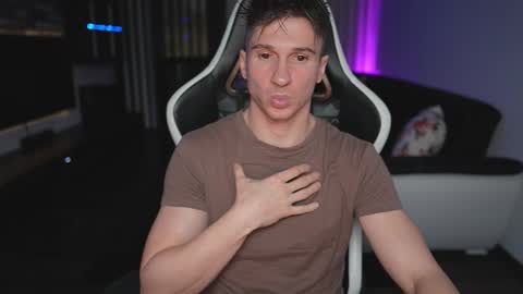 Dorian Reyes online show from December 20, 2025, 11:56 pm