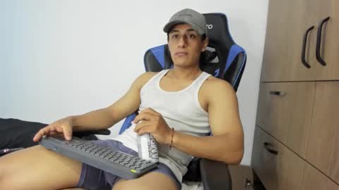 dorman_boy online show from November 22, 2025, 3:22 pm