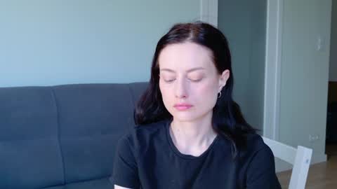 dormineaa online show from July 25, 2026, 6:33 am