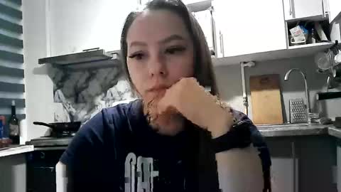 Dorrie Ann online show from December 1, 2025, 5:12 am