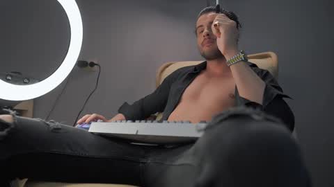 Keen online show from February 14, 2025, 11:42 pm