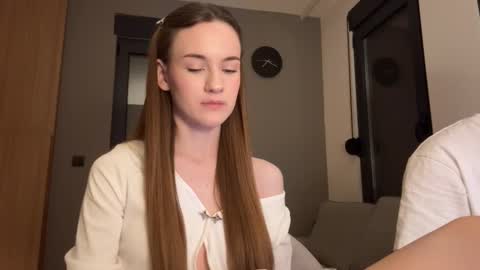 Alice and Mark online show from September 10, 2025, 8:09 pm