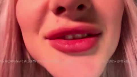 Snapshot of doublecuties chatting on September 20, 2025, 8:21 pm Lana Eva dont forget to give us a thumb up online show from September 20, 2025, 8:21 pm