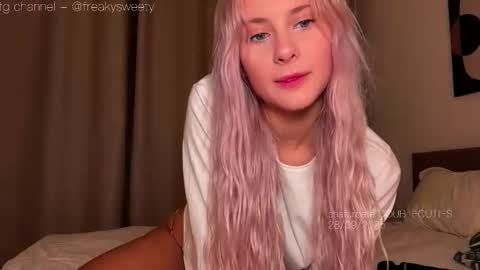 Snapshot of doublecuties chatting on September 28, 2025, 5:29 pm Lana Eva dont forget to give us a thumb up online show from September 28, 2025, 5:29 pm