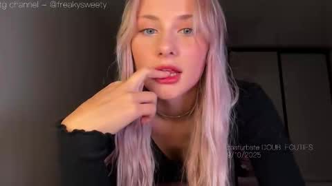 Snapshot of doublecuties chatting on October 9, 2025, 12:58 pm Lana Eva dont forget to give us a thumb up online show from October 9, 2025, 12:58 pm