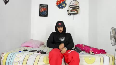 Snapshot of douglas_gallegos chatting on December 10, 2024, 2:27 am douglas_gallegos online show from December 10, 2024, 2:27 am