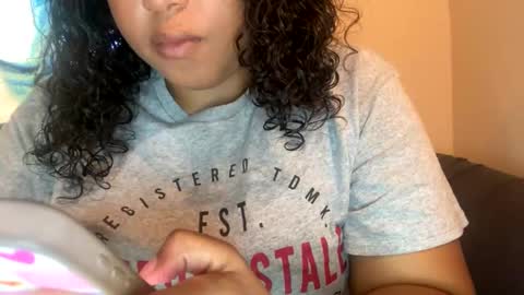 dove_love22 online show from November 4, 2025, 7:57 pm