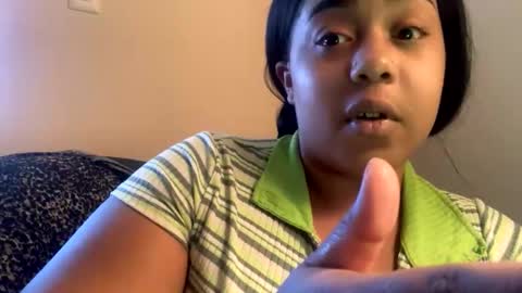 dove_love22 online show from November 10, 2025, 8:41 pm