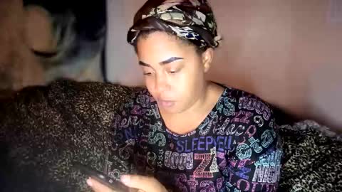 dove_love22 online show from November 23, 2025, 2:33 am