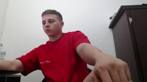 draco_boy2000 online show from September 19, 2025, 9:37 pm