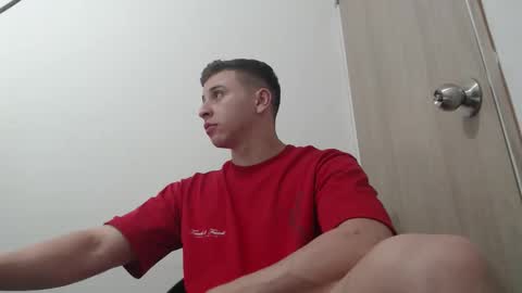 draco_boy2000 online show from November 20, 2025, 10:42 pm