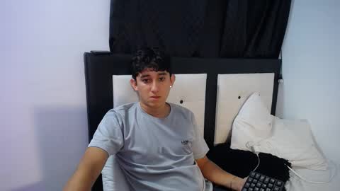 -- nicolle and jhon -- online show from February 17, 2026, 4:53 am