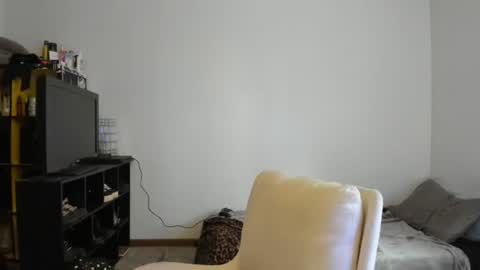 Your Majesty online show from September 12, 2025, 3:23 pm