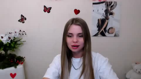 Snapshot of dream_mari chatting on May 12, 2026, 5:48 am Mari online show from May 12, 2026, 5:48 am