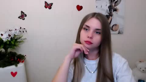 Snapshot of dream_mari chatting on May 14, 2026, 5:47 am Mari online show from May 14, 2026, 5:47 am