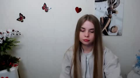 Snapshot of dream_mari chatting on June 4, 2026, 6:52 am Mari online show from June 4, 2026, 6:52 am