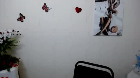Snapshot of dream_mari chatting on June 6, 2026, 7:57 am Mari online show from June 6, 2026, 7:57 am