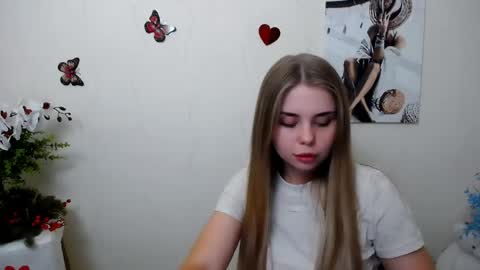 Snapshot of dream_mari chatting on June 7, 2026, 8:18 am Mari online show from June 7, 2026, 8:18 am