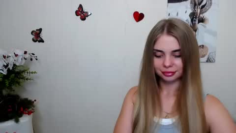 Snapshot of dream_mari chatting on July 25, 2026, 7:28 am Mari online show from July 25, 2026, 7:28 am