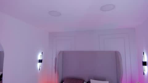 Snapshot of dream_nena chatting on October 16, 2025, 3:40 am N E N A online show from October 16, 2025, 3:40 am
