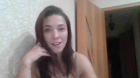 dream_petal_ online show from February 4, 2026, 2:23 pm