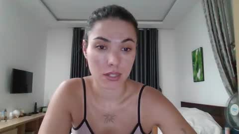 Snapshot of dream_petal_ chatting on July 1, 2026, 11:23 am dream_petal_ online show from July 1, 2026, 11:23 am