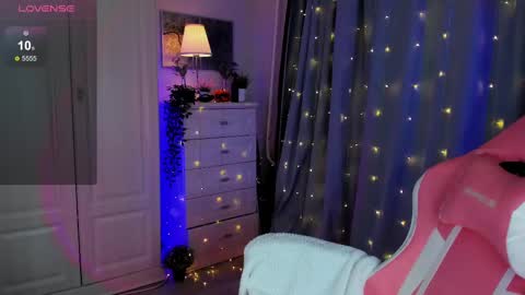 Snapshot of dreamaise chatting on March 12, 2025, 5:17 pm Mary pvt open use pink and blue app lovense online show from March 12, 2025, 5:17 pm