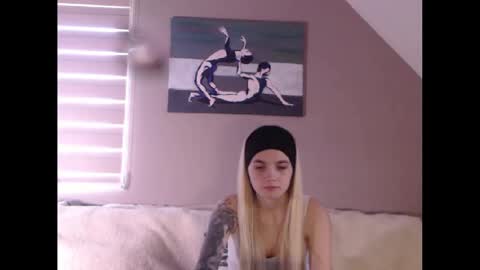 Snapshot of dreamcatcherfantasy chatting on January 7, 2025, 7:20 am A girl online show from January 7, 2025, 7:20 am