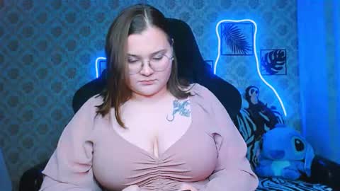 dreamforyoue2 online show from October 5, 2025, 7:34 pm