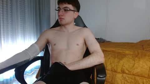Snapshot of dreammicok chatting on April 3, 2026, 12:47 pm DreamBoy online show from April 3, 2026, 12:47 pm