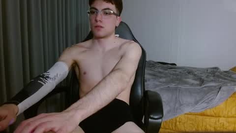 Snapshot of dreammicok chatting on April 6, 2026, 11:27 pm DreamBoy online show from April 6, 2026, 11:27 pm