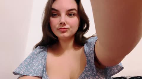 Mila online show from December 1, 2024, 4:29 pm