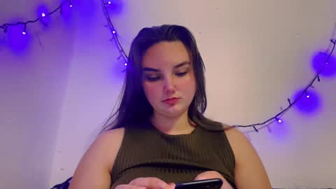 Mila online show from December 5, 2024, 3:28 pm