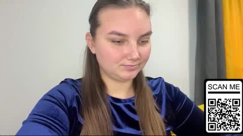 Mila online show from September 28, 2025, 2:33 pm