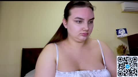 Mila online show from April 14, 2026, 4:13 pm