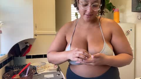 RIRI OR DREAMY online show from January 7, 2025, 9:25 pm