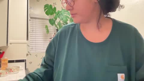 RIRI OR DREAMY online show from January 8, 2025, 1:53 am