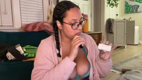 RIRI OR DREAMY online show from January 23, 2025, 3:37 am