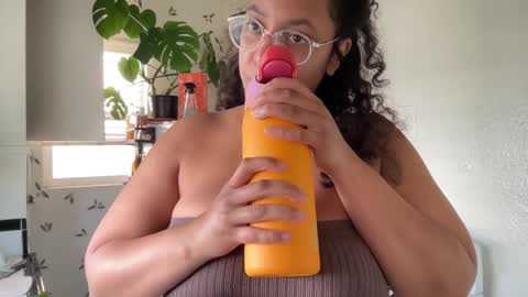 RIRI OR DREAMY online show from January 31, 2025, 9:48 pm