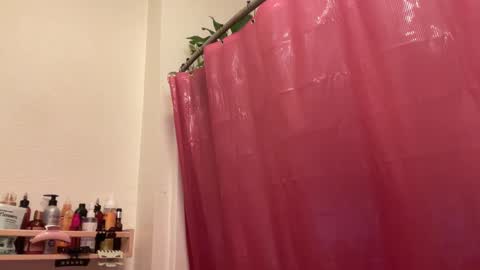 RIRI OR DREAMY online show from March 10, 2025, 2:50 am